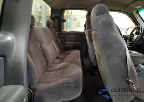 2000 Chevrolet Silverado K1500 z USA, uszkodzony, nr VIN 1GCEK19V2YE338227